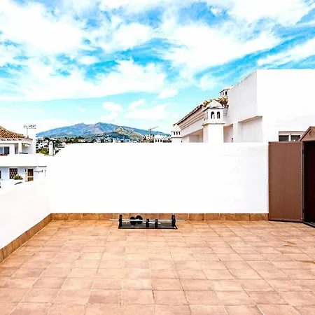 아파트 Penthouse With 250 Sqm Roof Terrace Near The 에스테포나