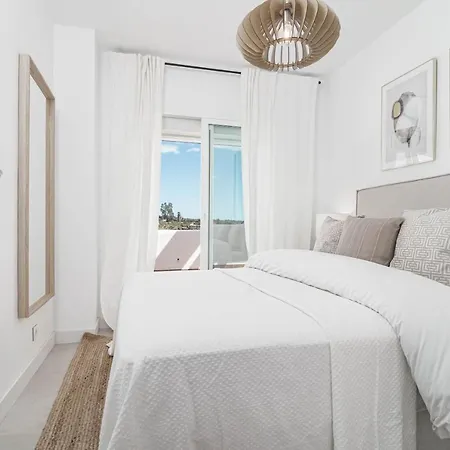 아파트 Penthouse With 250 Sqm Roof Terrace Near The 에스테포나